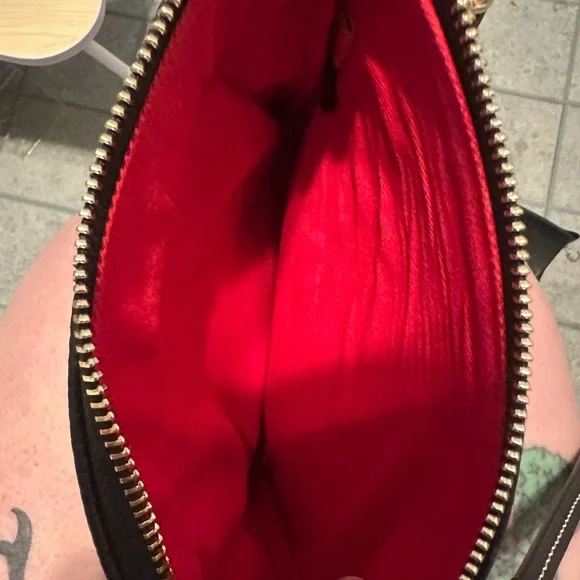 Dooney & Bourke pebble grain leather triple zip crossbody bag - Picture 5 of 5